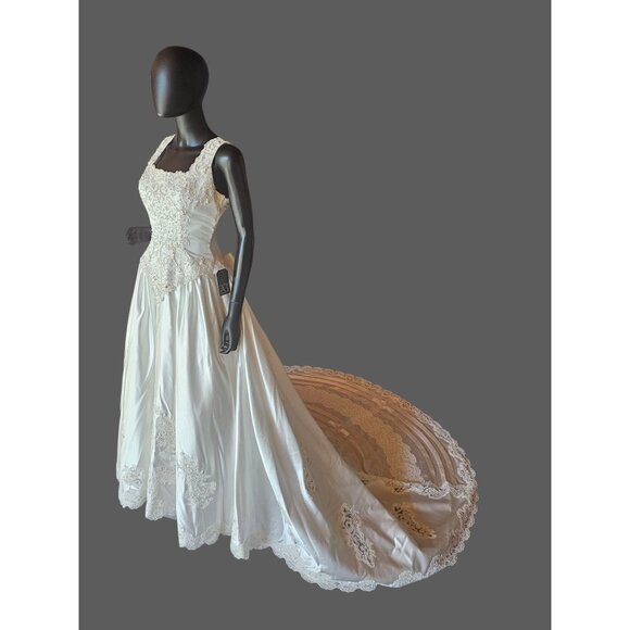 Vintage 2-Tone Square Neck Renaissance Waist Wedding Gown - Michelangelo - Picture 2 of 16